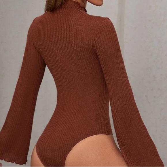 Ruffled Hem Bell Sleeve Bodysuit